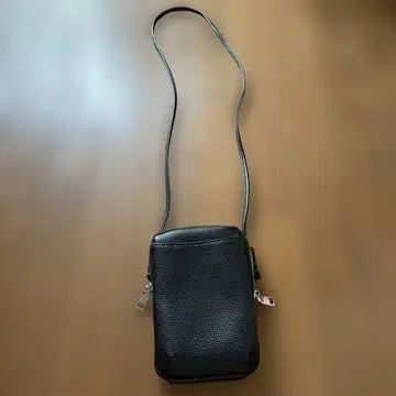 컴팩트 블랙 스마트폰 숄더백
