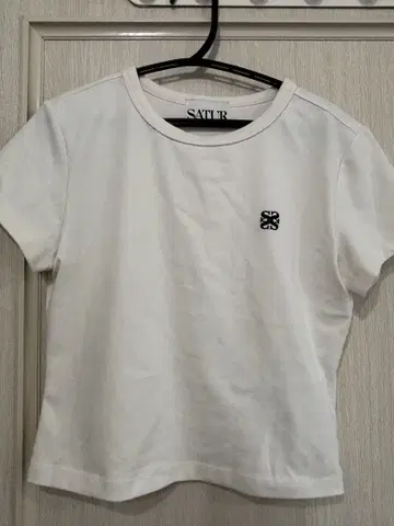 [ 가격표 없음 ] SATUR 화이트 T셔츠 S 사이즈