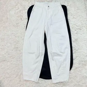 23SS 정가 1.7만 CADUNE 커비 데님 화이트 청바지