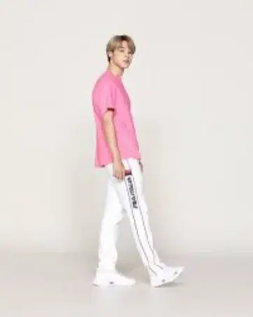 FILA BTS 착용 콜라보 T셔츠 핑크