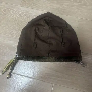 isecai Whimgy Beanie Brown x Yellow