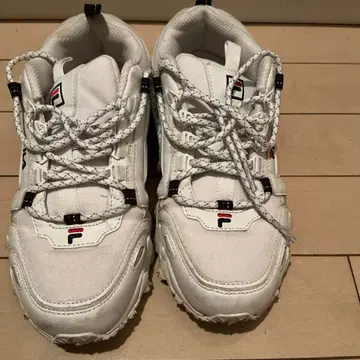 FILA 화이트 스니커즈