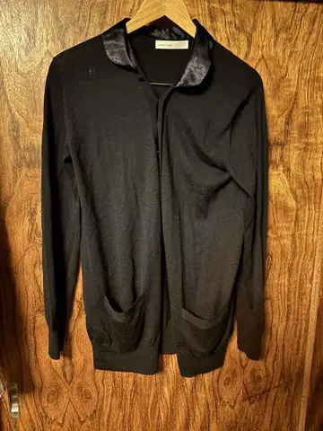 sacai luck 블랙 새틴 카라 부착 가디건