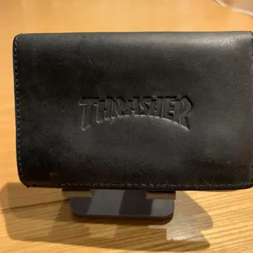 THRASHER 블랙 가죽 3단 폴더형 지갑