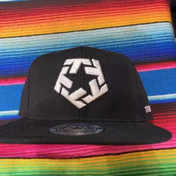TRIBAL STREET WEAR 블랙 캡
