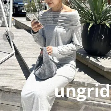 [ 새상품급 ] ungrid 오프숄더 핏 원피스
