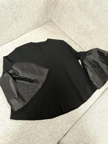 미사용 새상품 벌룬 슬리브 블랙 티셔츠 소매 프릴