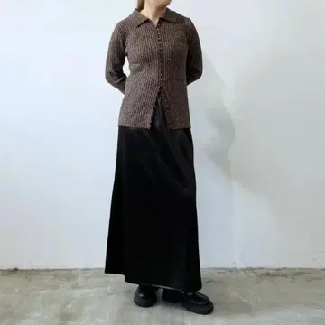 새틴 세미 플레어 스커트 블랙