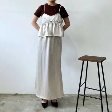새틴 세미 플레어 스커트 아이보리