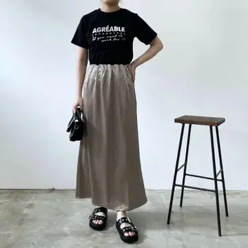 새틴 세미 플레어 스커트 그레이지