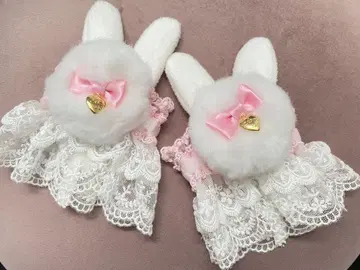 토끼 모티브가 귀여운 소매 장식