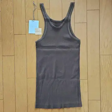 OVERNEATH 탱크탑 브라운