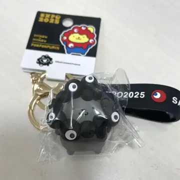 간사이 만박 블랙 미야쿠미야쿠 산리오 키링 블랙 변신 폼폼푸딩