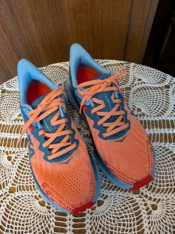 HOKA 러닝화 오렌지/블루 24cm