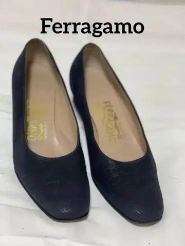 Ferragamo 네이비 펌프스 낮은 힐