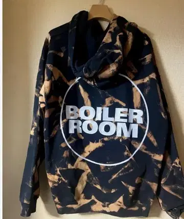 BOILER ROOM 타이다이 패턴 후드티