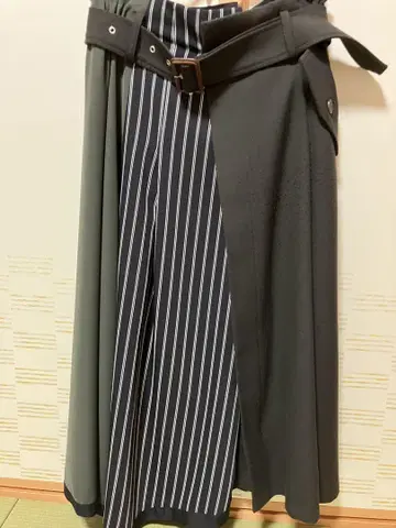 La SRIC 카키 스트라이프 롱 스커트