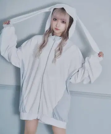 whinny 호와이니 토비하네 머신 토끼 귀 후드티 저리