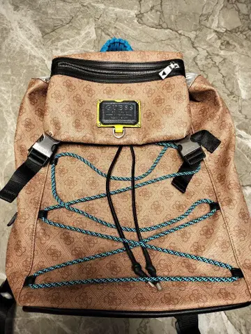 GUESS 로고 브라운 백팩