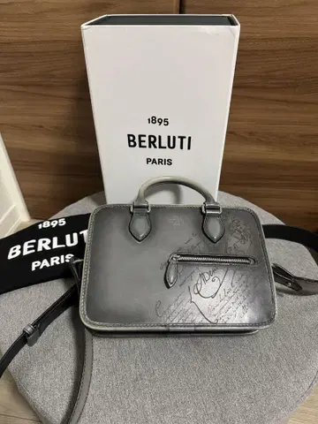 BERLUTI 그레이 칼리그래피 앙주르 갈리마르 벨루티 백