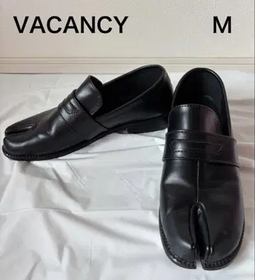 VACANCY 타비 로퍼 슬립온 안장 스트랩 블랙 M