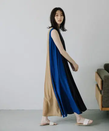 Audrey and John Wad 멀티 컬러 플레어 롱 원피스