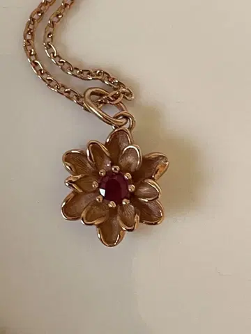 로우로우 연꽃 목걸이 로터스