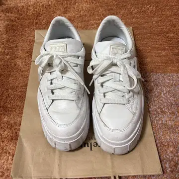 PUMA 통굽 스니커즈 23.5cm 화이트