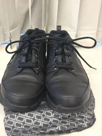 ROCKPORT 블랙 가죽 스니커즈 23.5cm