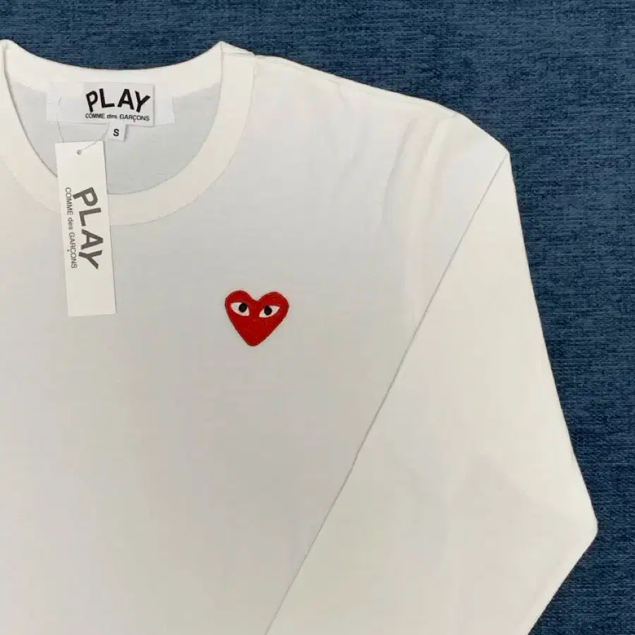 [쇼핑백O] 정품 플레이 꼼데가르송 롱슬리브 티셔츠 미개봉 새상품