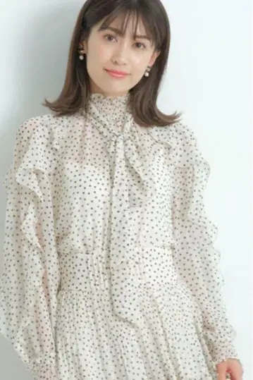 물방울 패턴 프릴 긴팔 드레스