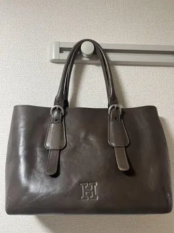 브라운 가죽 토트백 H 로고 포함