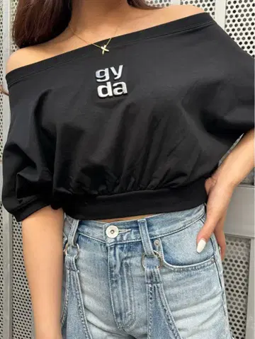 gyda 오프숄더 크롭탑