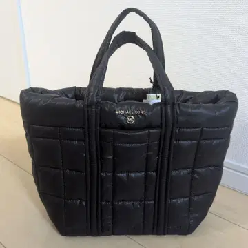 [ 새상품 ] MICHAEL KORS 나일론 퀼팅 블랙 핸드백