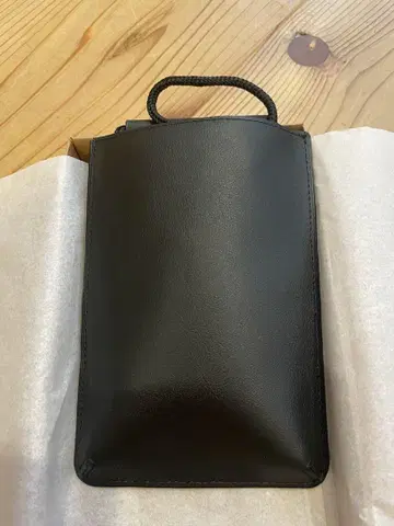 블랙 스마트폰 숄더백