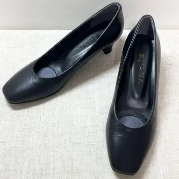컨디션 최상 DIANA 천연 가죽 펌프스 경량 블랙 22.5cm