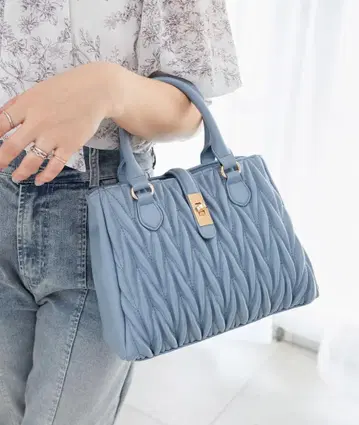 새상품급 MAJESTIC LEGON 클래시컬 스퀘어 핸드백