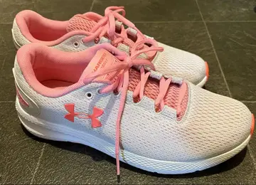 새상품급 Under Armour 러닝화 화이트 스니커즈