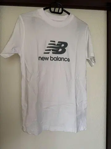 new balance 화이트 T셔츠 XS