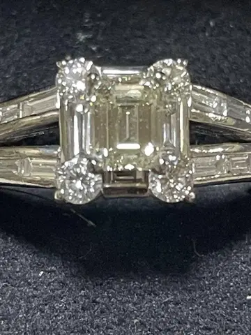 다이아몬드 총 1.712ct 플라티나 900 반지 약 9g