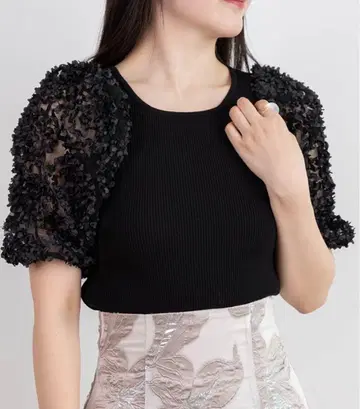 란다 플라워 모티브 튤 니트탑