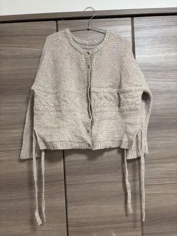 베이지 케이블 짜임 긴팔 가디건