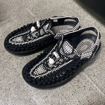 KEEN 스포츠 샌들 블랙/화이트