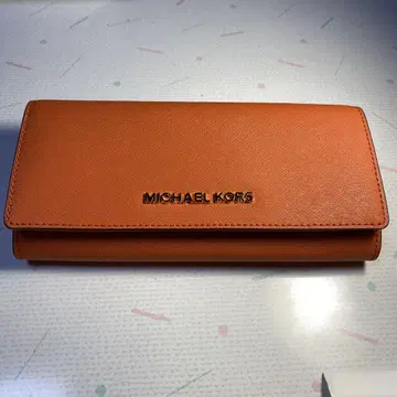 MICHAEL KORS 오렌지 접이식 지갑 2019년 구매