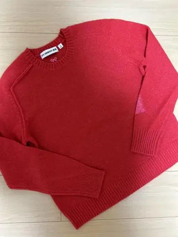 유니클로 x 안야 힌드마치 캐시미어 스웨터 레드