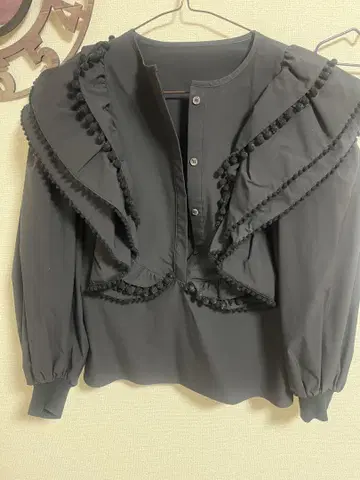 로지몬스터 프릴 블랙 긴팔 셔츠