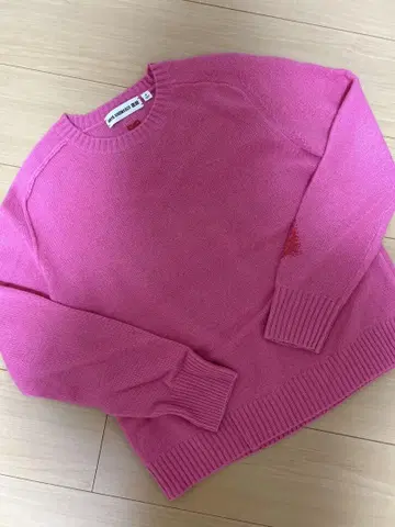 유니클로 x 안야 힌드마치 캐시미어 스웨터 핑크