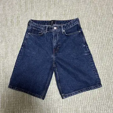 H&M 릴랙스핏 다크 데님 숏팬츠