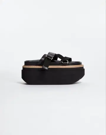 sacai 플랫폼 벨트 샌들