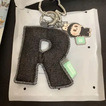 Pin for love R 알파벳 러브팝 마트